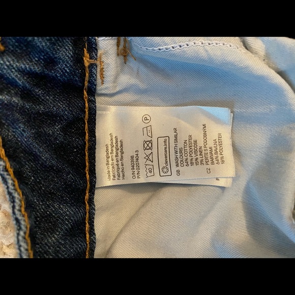 H&M Dark Wash Denim Shorts - Picture 6 of 6
